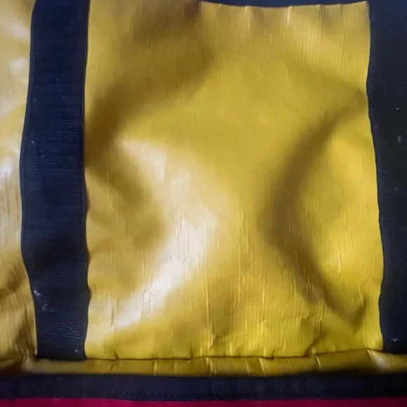 🎀Stylish Red Messenger Bag with Black Trim - Picture 9 of 11